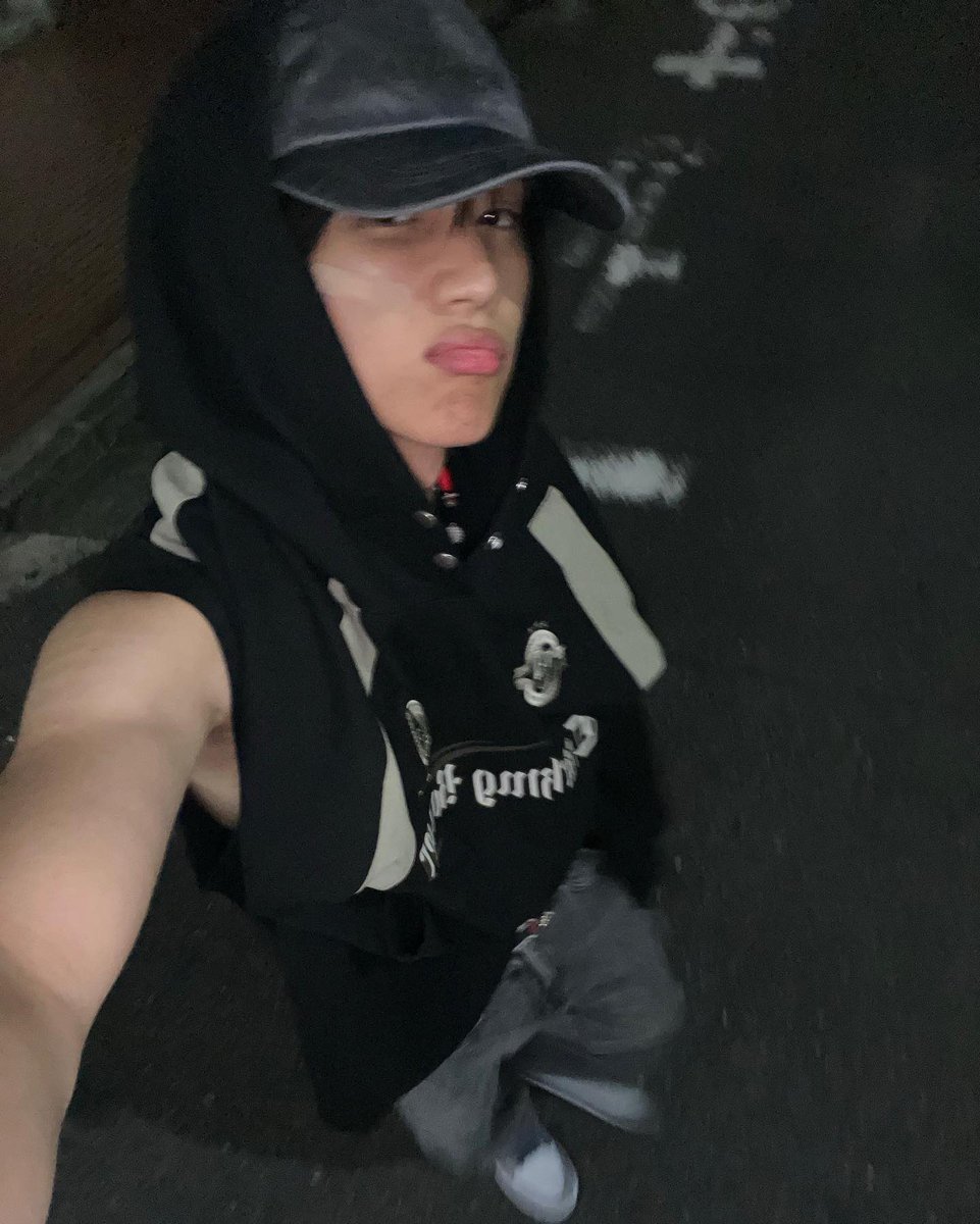 __unbox's tweet photo. 엔팁즈 분위기 이렇게나 다른데
찾아보면 비슷하고 통하는 구석이 더 많아서
대화 시작하면 날밤을 샌다는 이야기를 좋아함 https://t.co/UzTOIk8Qr8