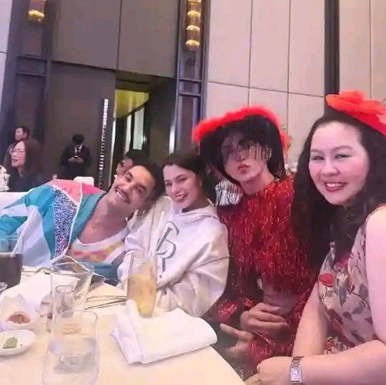 FinityIn888's tweet photo. @Nicheeerzz @Xxxxxxxxxx281 So sweet this dwarf couple 😍 https://t.co/8js2L0UtNM