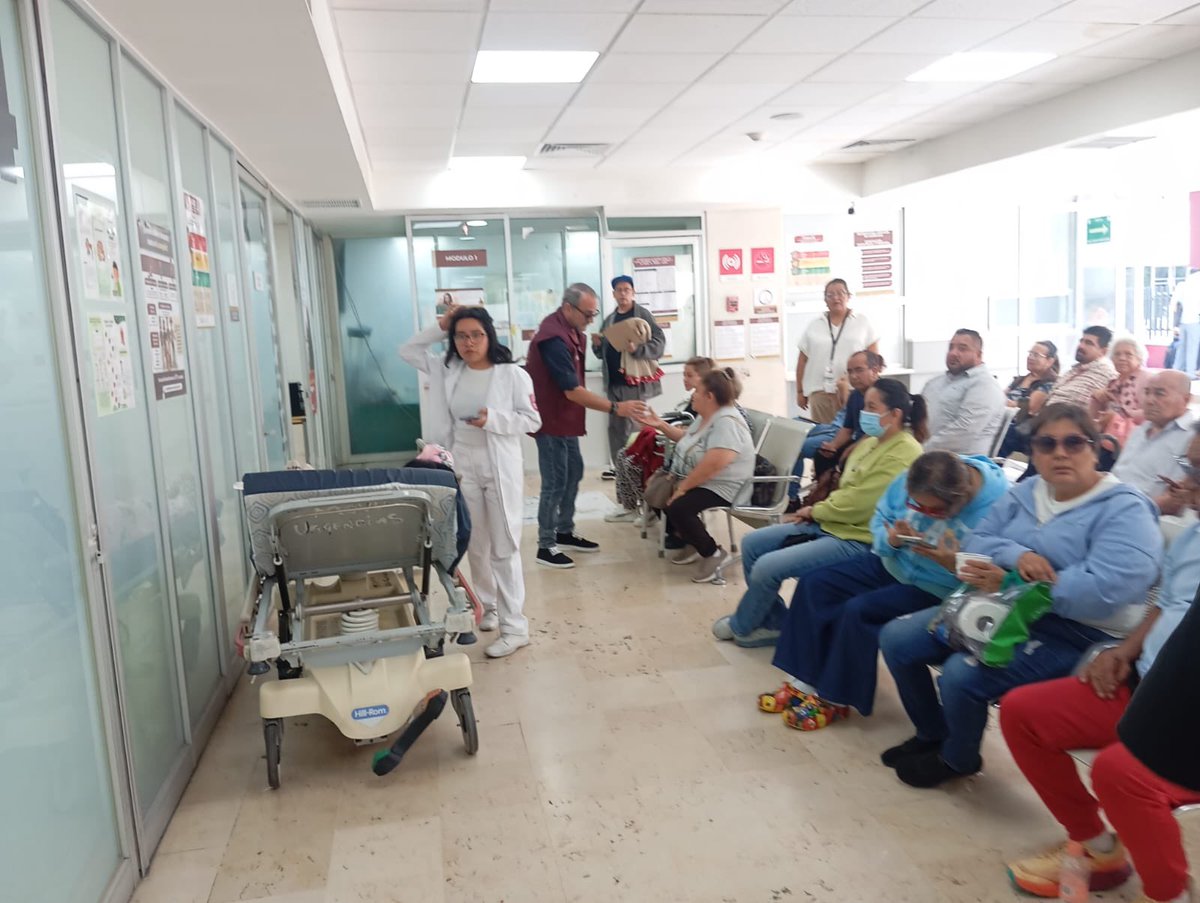 jesconejero's tweet photo. 🤝 En cada HRAE del ISSSTE, el personal de Trato Digno y las y los investigadores de la Dirección General trabajan hombro con hombro. 
#CoordinacióndeAsesorasyAsesores 🧠⚡
#TratoDignoResolutivo
#QuéBonitoEsTransformar 
@ISSSTE_mx  @martibatres ✨ https://t.co/sP31zy0jVY