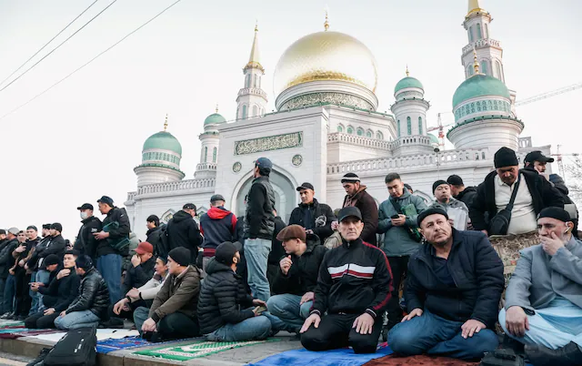 Babygravy9's tweet photo. 25% of Moscow's population, as many as 3.5 million people, are Muslims, making it the most important Muslim city in Europe. The number of Muslims in Moscow has increased fivefold since Putin took power.

Russia's Muslim share of the population is projected to hit 30% in 2030. https://t.co/evS4lqKKmb