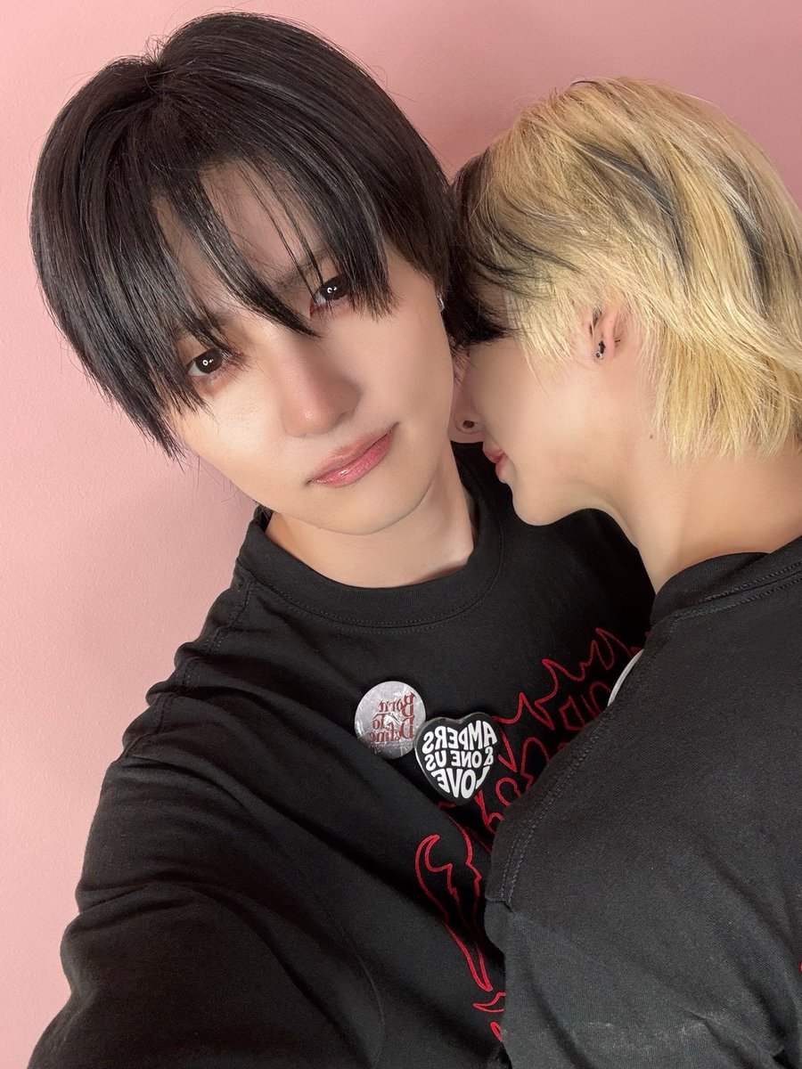 wyxwebs's tweet photo. happy pride to ampers&amp;one and whatever they have going on https://t.co/4wCTb3AHX7