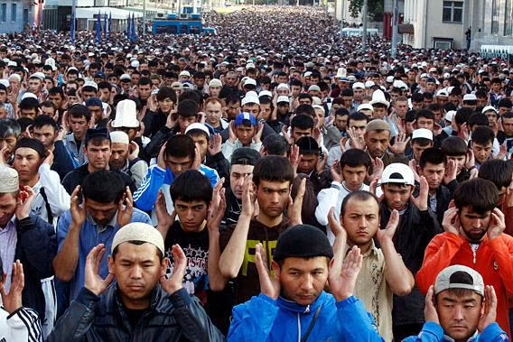 Babygravy9's tweet photo. 25% of Moscow's population, as many as 3.5 million people, are Muslims, making it the most important Muslim city in Europe. The number of Muslims in Moscow has increased fivefold since Putin took power.

Russia's Muslim share of the population is projected to hit 30% in 2030. https://t.co/evS4lqKKmb