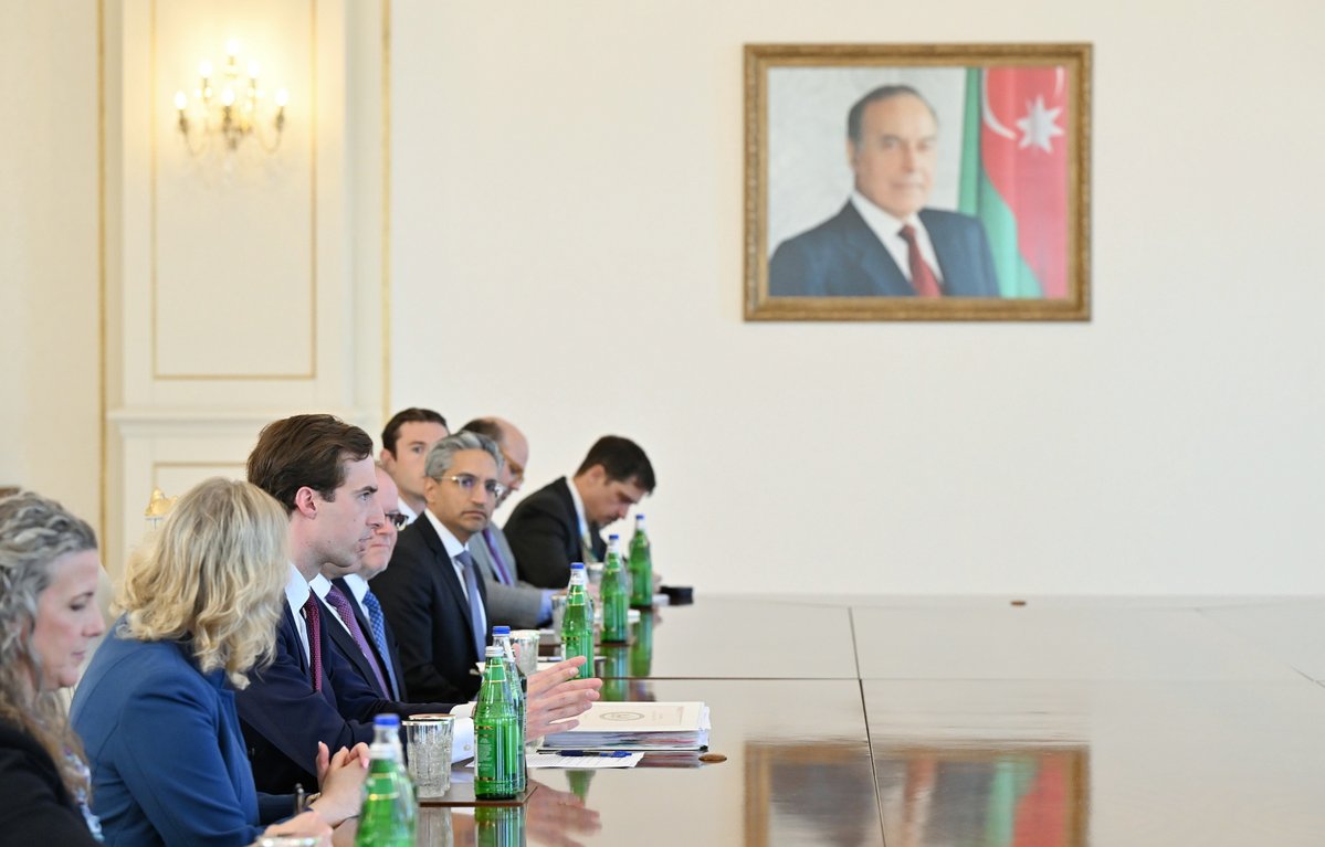 azpresident's tweet photo. Prezident İlham Əliyev ABŞ Dövlət katibinin iqtisadiyyat, enerji və biznes məsələləri üzrə köməkçisi Kaleb Orrun başçılıq etdiyi nümayəndə heyətini qəbul edib.

https://t.co/T7xZ4tbQdX https://t.co/WliUPWYTSS