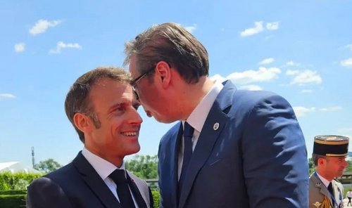 MKDProLet's tweet photo. Еј, Вучиќу, ако му искрсне нешто на Трамп, тогаш викни го Макрон да ти се најде у овие тешки дани, што викаш!? 
Е, да, и кажи му: q¥р Бугари у МАКЕДОНСКИ Устав! 🤣🤣🤣😅😅😅😅😂😂😂😂 https://t.co/vV4J7LUeli