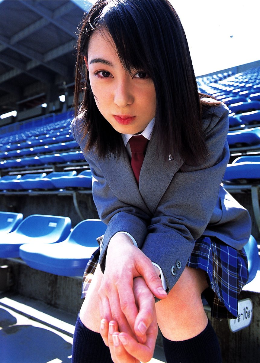 aaaa0025's tweet photo. #ハイソックス #紺ハイソックス #紺ハイソ
今年25年ぶりに新作が公開された2001年度のライダーヒロイン https://t.co/mrPyWOdjW2