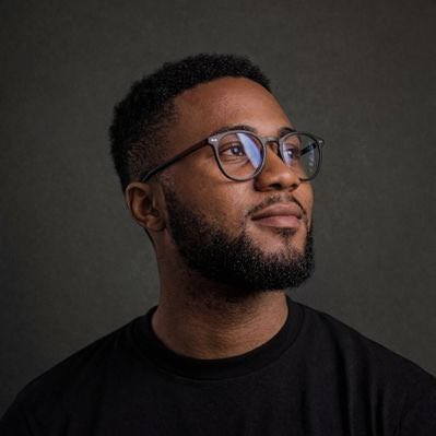 HighChiefOkoro's tweet photo. This man in the picture Martin Ifeanyichuhwu has said that President Bola Ahmed Tinubu is behind the funding of terrorism in Nigeria.

The DSS shouldn’t be sleeping on these guys because they’re not joking about spreading these false narratives.

This appears to be coordinated. https://t.co/vdUoDGh3iX