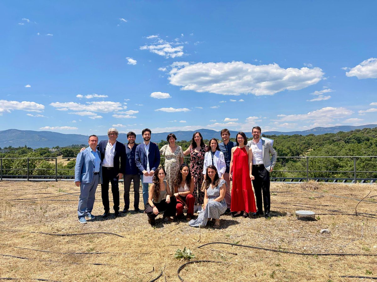 Hosp_Villalba's tweet photo. El pasado viernes celebramos el acto de despedida de nuestros #MIR. ¡Os deseamos mucho éxito en vuestra trayectoria profesional y que llevéis siempre con orgullo haberos formado en nuestro centro! https://t.co/bjOBKfiXyB