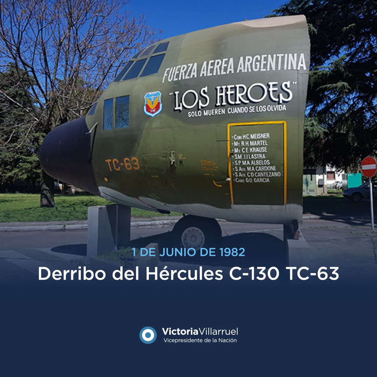 VickyVillarruel's tweet photo. Hoy homenajeamos a la tripulación del Hércules C-130 TC-63 de la Fuerza Aérea Argentina, derribado en combate durante la Guerra de Malvinas mientras cumplía una misión de  exploración y reconocimiento.

Aquel vuelo representó el valor y el compromiso de quienes, aun en medio del peligro y bajo amenaza constante, continuaron sosteniendo el puente aéreo con Malvinas para asistir a nuestras tropas que combatían en defensa de la soberanía nacional.

Los hombres del TC-63 sabían los riesgos que enfrentaban, pero cumplieron su misión con profesionalismo y espíritu de sacrificio hasta las últimas consecuencias.

La Guerra de Malvinas también fue librada por pilotos y tripulaciones que desafiaron condiciones extremas para servir a la Nación, su entrega y coraje forman parte de las páginas más heroicas de nuestra historia militar.

Hoy recuerdo con respeto y gratitud a estos siete héroes argentinos que dieron su vida en aquel Hércules y a todos los integrantes de la Fuerza Aérea Argentina que combatieron en la Guerra de Malvinas.

¡Gloria eterna a nuestros héroes!