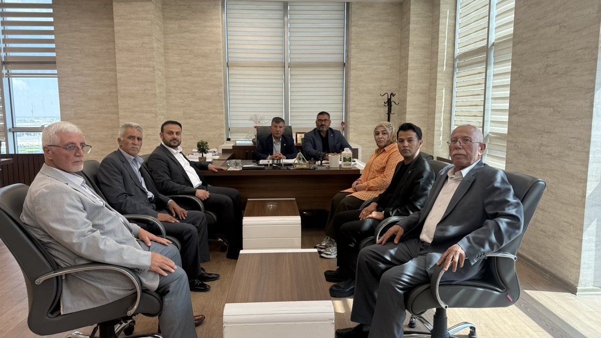 malicevheri's tweet photo. AK Parti Haliliye İlçe Başkanımız Mustafa Bağmancı, Kadın Kolları Başkanımız Fatma Ocak ve Gençlik Kolları Başkanımız  Mehmet Doğan Salar ile birlikte, Şanlıurfa Fıstık Üreticileri Birliği Başkanı Faruk Akbaş’ı ziyaret ettik.

Şehrimizin önemli tarımsal değerlerinden biri olan fıstık üretimi üzerine değerlendirmelerde bulunduğumuz bu kıymetli buluşmada, üreticilerimizin emeğini ve alın terini merkeze alan istişareler gerçekleştirdik.

Nazik ev sahipliği ve misafirperverlikleri için Başkanımıza teşekkür ediyorum.
@Akparti @akpartiurfa @AkHaliliiye @AkHaliliyeKadin @akgenchaliliyee @mbagmanci63 @fatmaocak0663 @MDOGANSALAR_TR @farukakbas330