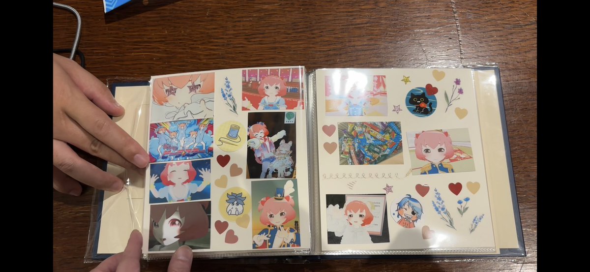 izanagigi03's tweet photo. #桃星愛花 
 #まなとも 
オンライン寄せ書きのメッセージとイベント現地での手書きメッセージ、スクショやFAなどを集めて一冊の本にさせてもらいました！
現地で沢山のお手伝いありがとうございます！現地で私はほとんど何もしてないw準備しただけー！！
素晴らしいプレゼント🎁になって皆ハピハピ！ https://t.co/tGLgZDA1dA