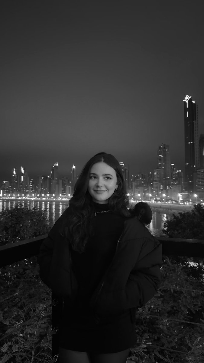 gatinhacalico's tweet photo. a gente foi ver o mar
#ArmySelcaDay #ARSD #arsd https://t.co/BwAmGvmoqr