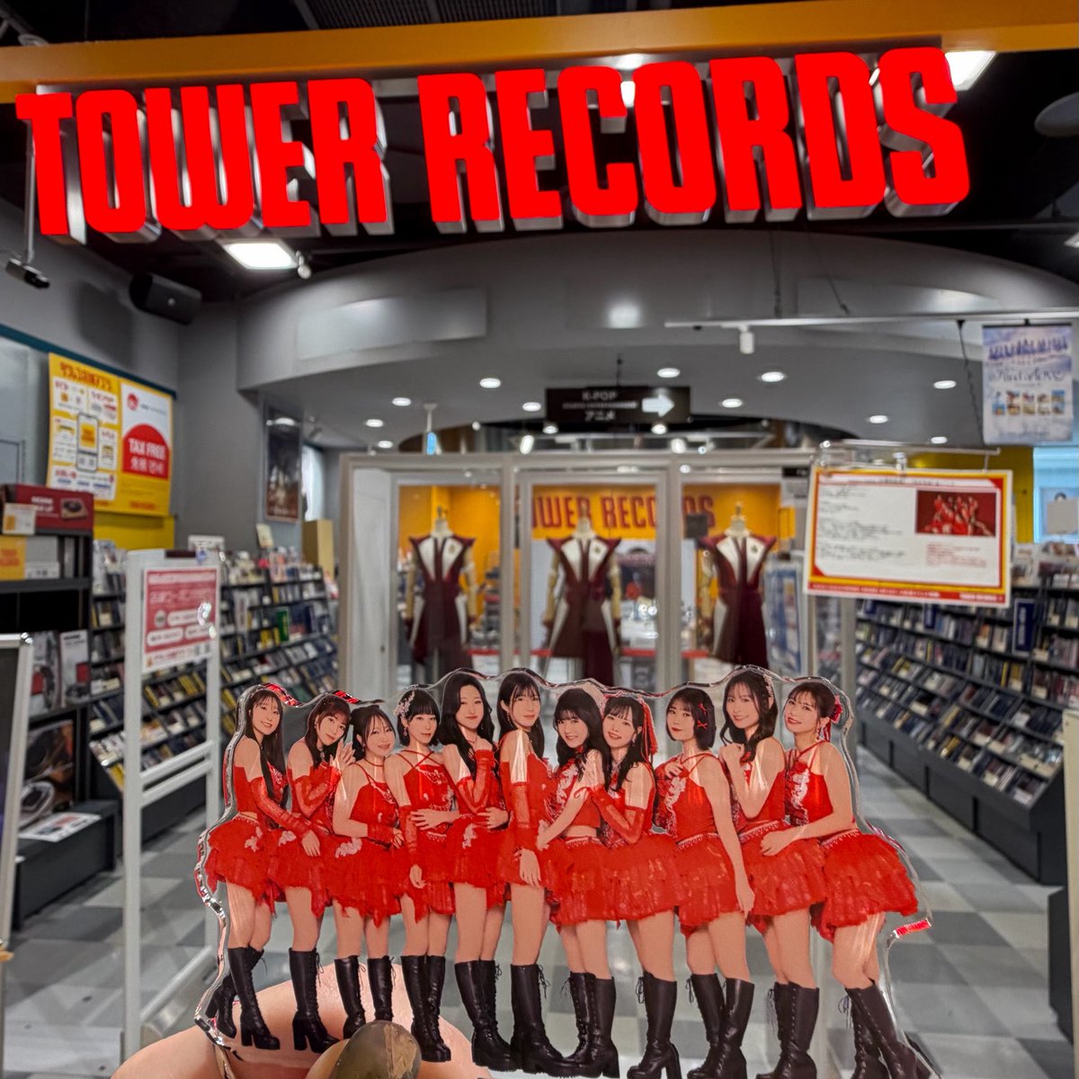 OfZ5g's tweet photo. タワレコ広島のリリイベにかなめさん呼んだら来てくれて流石のフッ軽具合最高すぎた！！ https://t.co/r85nyU51XD