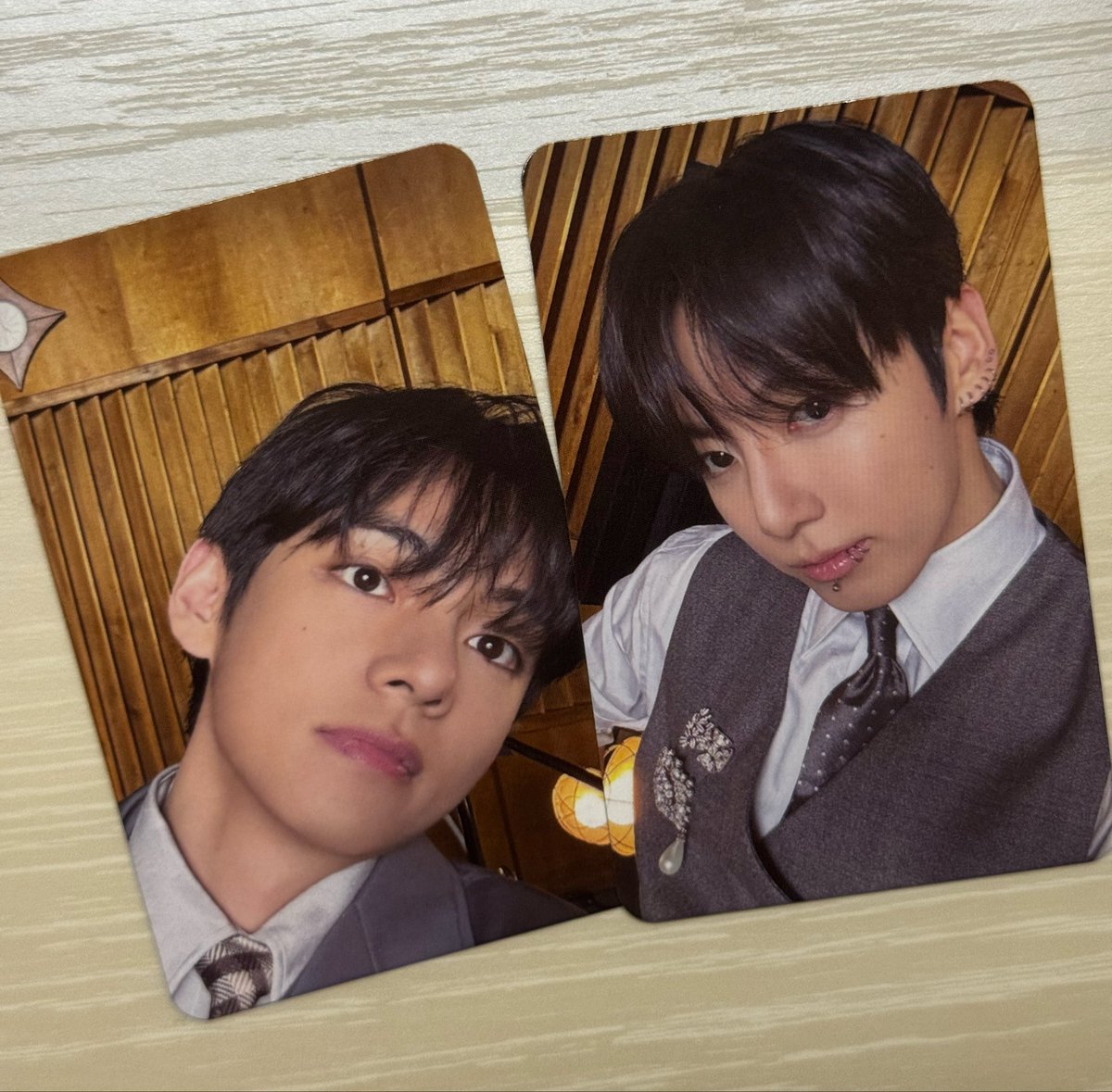 miezumin's tweet photo. quando eu comprei o álbum arirang e lá estava estes lindos photocards abençoados. 🙏 https://t.co/uCqfj2D4VD