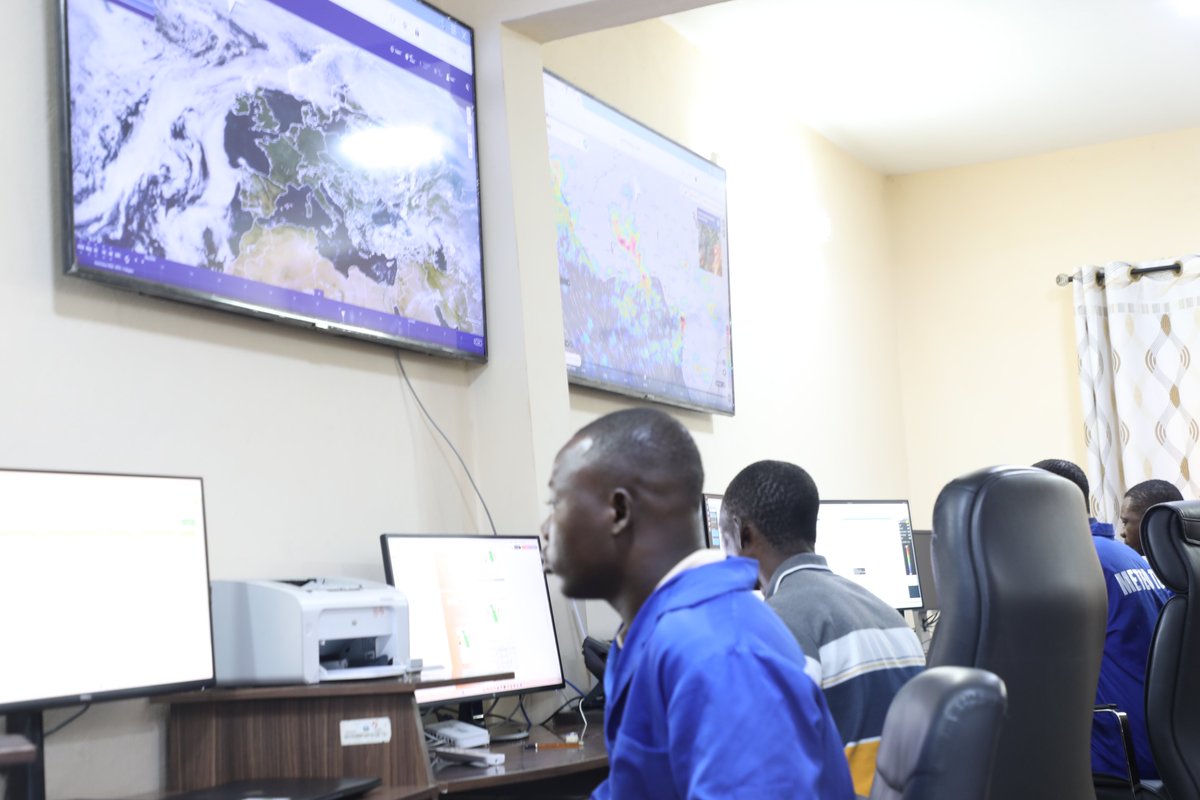 FsrpWa's tweet photo. In Togo, #FSRP is strengthening climate resilience by supporting ANAMET with 24 rehabilitated weather stations, 14 meteorological centres and staff training at @AgrhymetInfos. Farmers now receive agro-meteorological alerts via SMS, radio, WhatsApp and apps. @WorldBankAfrica https://t.co/AolVd72D77
