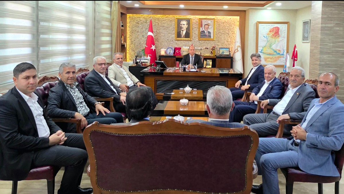 KozlukAkparti's tweet photo. İl Başkanımız Sayın Hüseyin ŞANSİ, İlçe Başkanımız Sayın Hakim IŞIK ve İl Genel Meclis Üyemiz Sayın Adnan ÇETİNKAYA ile birlikte İl Özel İdaresi Genel Sekreteri Sayın Abdülkadir ÖZEL'i ziyaret Ettiler.
İlçemizin Yatırım Çalışmaları İstişare Edildi.
@AvukatErsanAksu 
@SansiHuseyin https://t.co/9XXdBo0p2V