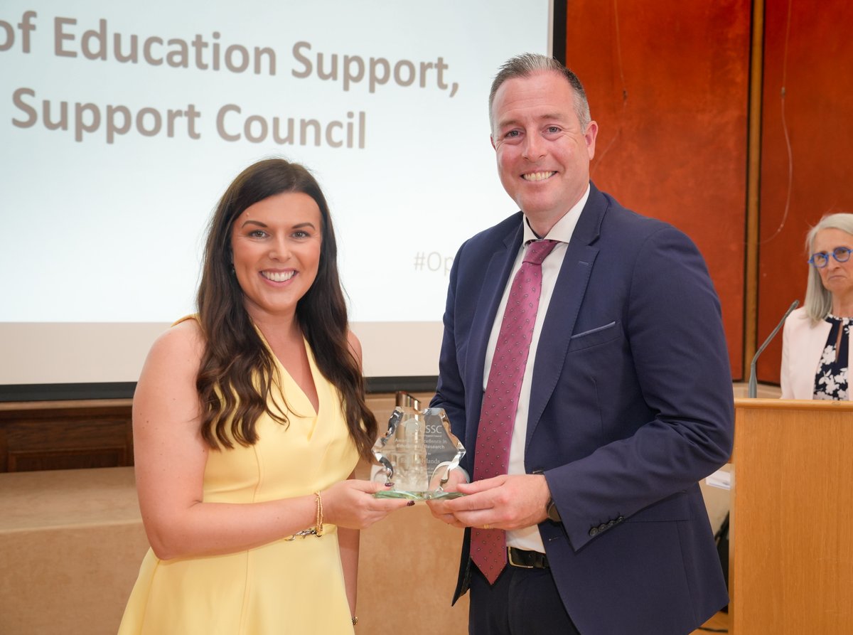 Education_NI's tweet photo. Education Minister Paul Givan recently attended the @CSSC_NI  Schools' Support Council excellence in leadership event where he presented the CSSC Excellence in Educational Research Award to Emma Hylands, Principal, Clare Primary School. 

The Minister also enjoyed a performance from Thornfield House School choir at the celebration event.