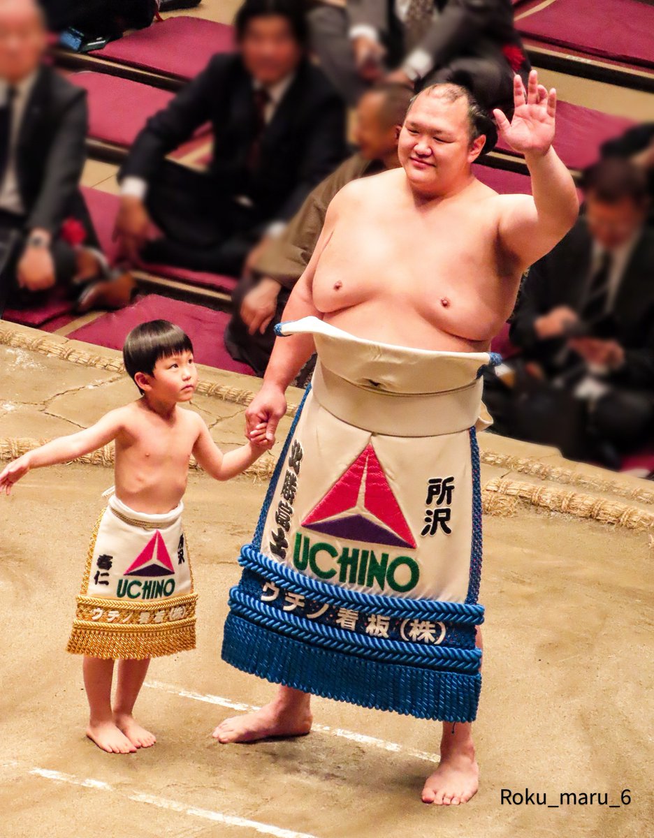 最後の土俵入りは、お揃いの化粧回しで息子さんと！ #北勝富士 関の