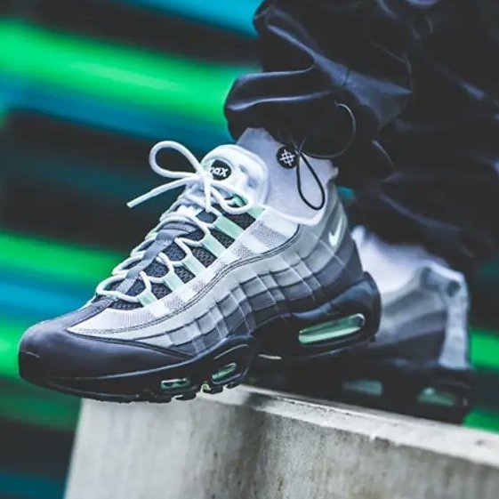 SoleRetriever's tweet photo. Nike Air Max 95 OG Big Bubble Fresh Mint (W) 🫧🫧

https://t.co/MG3sAJLddf https://t.co/wxb0LVJSwC