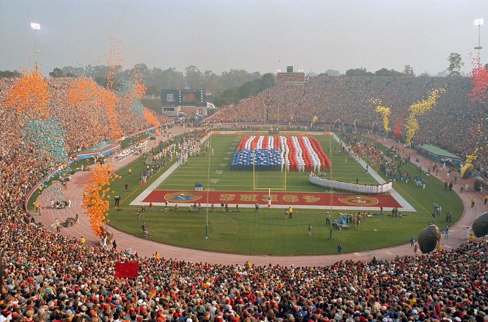 5thDownCFB's tweet photo. Stanford Stadium (1921-2005) was a weird ballpark

Stanford emulated the Yale Bowl, as did its rival California, but left a corner open to accommodate the running track

The ballpark's high-water mark was Super Bowl XIX in 1985 when the hometown 49ers smoked the Dolphins, 38-16 https://t.co/XzyePPafo3