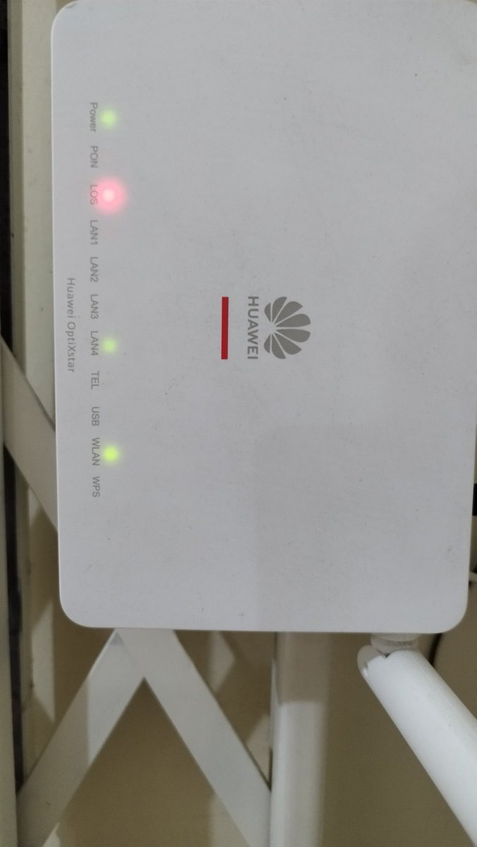 nathy_1605's tweet photo. @ClaroEcua No tengo internet, el router tiene una luz roja que parpadea. Estoy tratando de comunicarme con el servicio al cliente y no responden. Trabajo desde casa y necesito URG me puedan ayudar con la falla. https://t.co/I78aBqIkFy