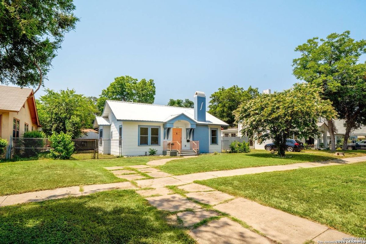TheAnaBanda's tweet photo. Lunes Listing! 
1606 W Mulberry Ave, San Antonio, TX 78201 is a fantastic property with 4 bedrooms and 3.0 bathrooms.
See more here: https://t.co/mPQi4ONS5l https://t.co/FGLtb9qC1q
