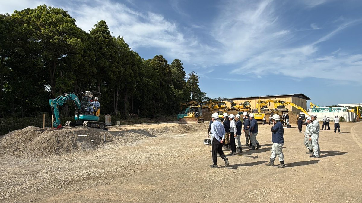 RodRadar's tweet photo. Even rain couldn't stop curiosity. We recently joined our partner @anzenkun_nishio , one of the biggest rental companies in Japan, for training and a Live Dig Radar® demo. The engagement from over 20 leading contractors said everything about the opportunity ahead. #ZeroStrikes https://t.co/j9sIQBtXS8