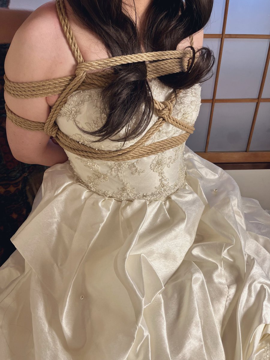 makeover_with's tweet photo. ジューンブライド👰🏻‍♀️💍

6月に縛られる花嫁は幸せになれる

縛師 サトミさん @3103_cu2 https://t.co/gD5l1DKEAi