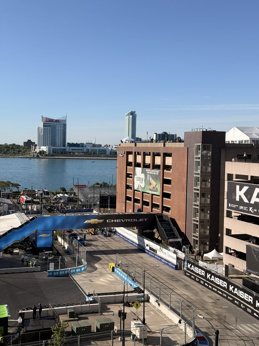 jjcurrancrane's tweet photo. What a weekend in Detroit - great weather &amp; racing &amp; a city that showed itself well made for an outstanding @detroitgp. As a proud DGP Partner, we were grateful to host customers, partners, &amp; friends on race day. Thank you to everyone who joined us! #jjcurrancrane #WeDriveDetroit https://t.co/ScZSReMdvr