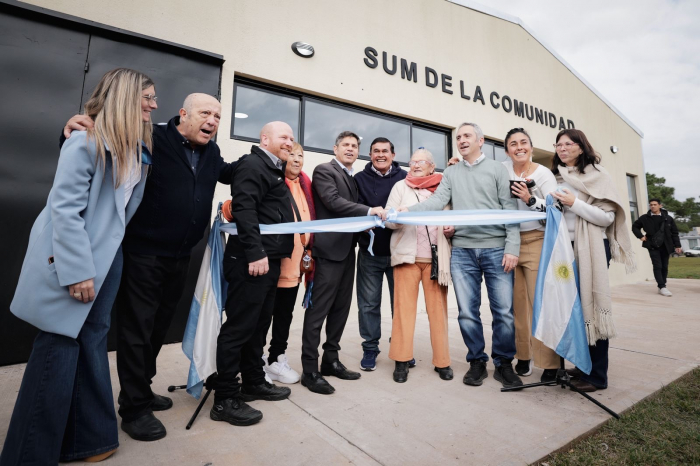 AgenciaComBA's tweet photo. 📌En Mar Chiquita se inauguraron dos nuevos SUM de la Comunidad

https://t.co/AQDAcEwMcY

#AndresLarroque #PaulaSidoti @WWischnivetzky #DiegoGinesta #SUMdelaComunidad #WalterWischnivetzky #BrunoBozzano #AxelKicillof #ComBA @Kicillofok @BAProvincia #MarChiquita @larroqueandres https://t.co/rVy3RTCObz