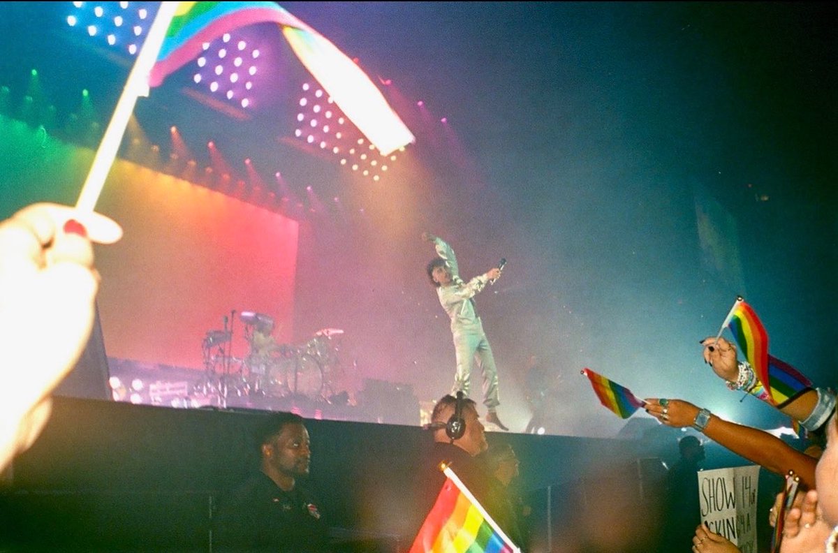 gwetavanfweet's tweet photo. a grand revolution outlined🌈🩷happy pride! https://t.co/cuS9XtQp1g