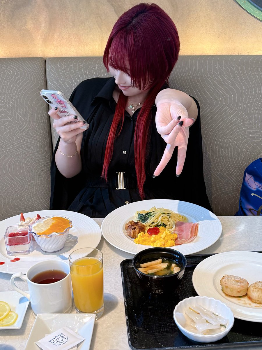 samu__x__x's tweet photo. ⚠️自我
誕生日インパしてます🥳ホテル泊まって明日はランド😾ちょー楽しい🤩🤩🤩 https://t.co/BBQy0q7yKc