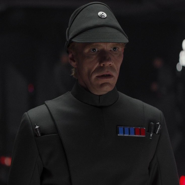 F30876's tweet photo. It's kinda funny how Devastator had like 3 commanding officers in its lifetime which we saw and there's apparently another old officer in A New Hope novel https://t.co/hEQEkSeTJ5