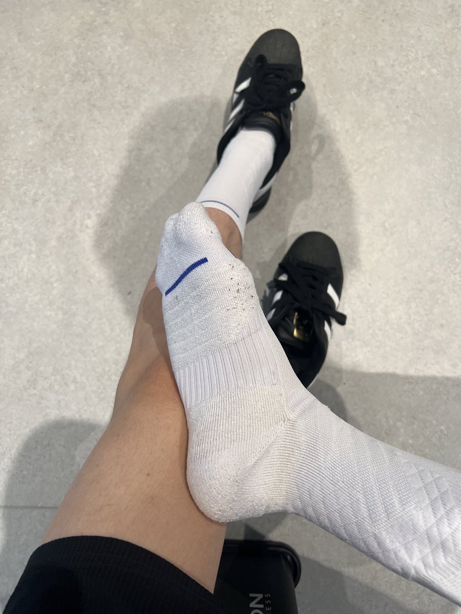 biyourself_k1yo's tweet photo. 锻炼锻炼 #男大 #白袜 #m https://t.co/4bCb8ZOTJc