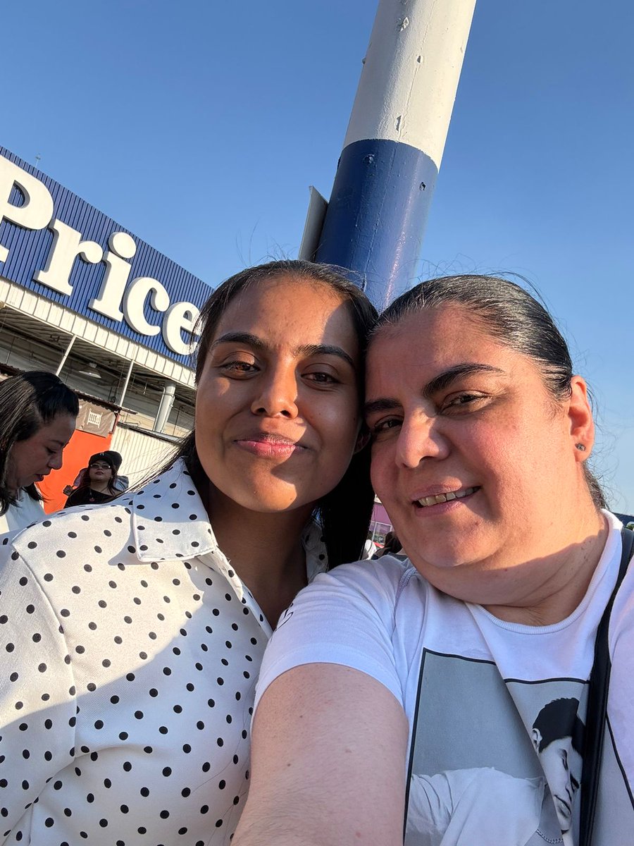 DWater45502's tweet photo. Ayer fue un día maravilloso 💞 conocí a Mom Nancy, y a muchas Mercurials, entre ellas a Yeya, Karla, Liss, me hacía mucha ilusión conocerlas y son un amor de persona 💞 todas son muy lindas y divertidas https://t.co/YsHZVRxaWl