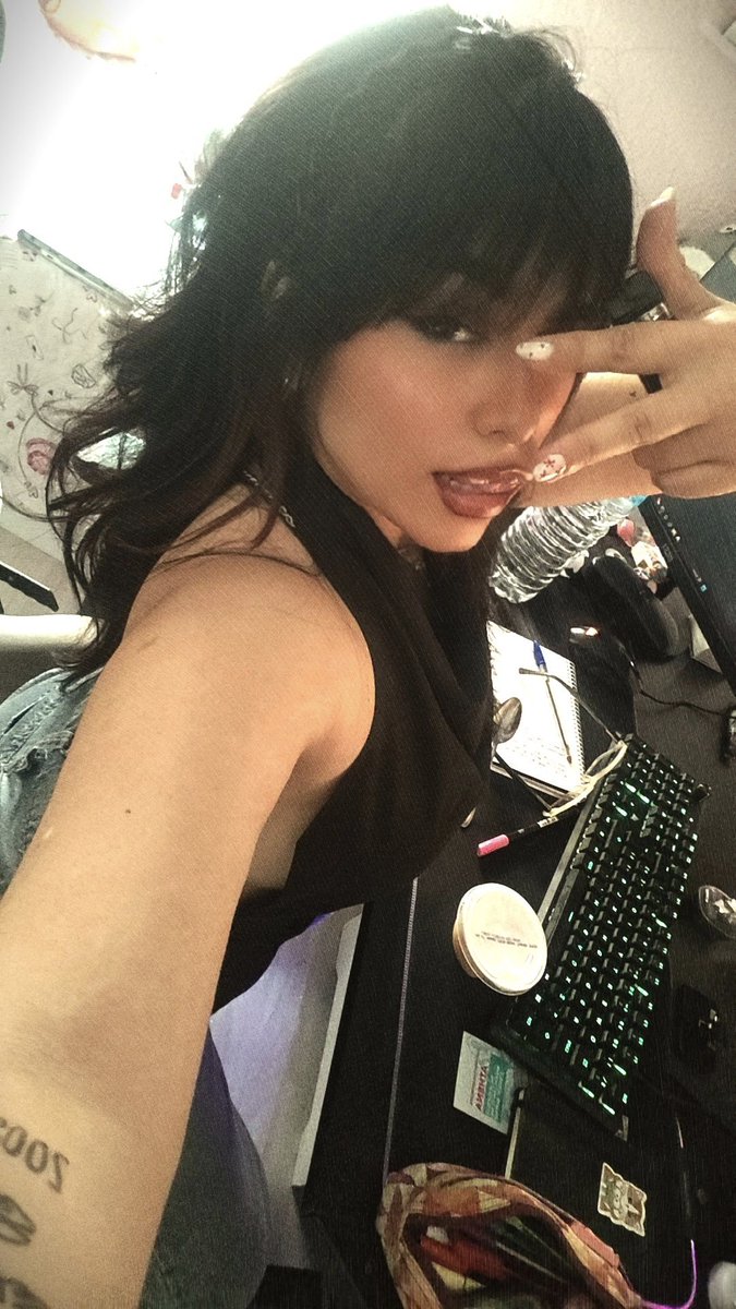Babykarb's tweet photo. 1 de junio 🐄🐄🐄 https://t.co/Bn2jTJUOEs