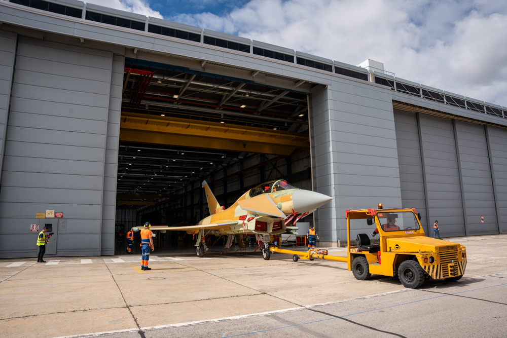 AirbusDefence's tweet photo. ⚡️ The first #Eurofighter HALCON I for the @EjercitoAire has rolled out at our Getafe facilities in Madrid! 🇪🇸✈️ Everything is ready for the first engine run and the maiden flight. 

The 20 HALCON aircraft will be equipped with E-Scan (Electronically Scanned) radar, with deliveries starting this year.