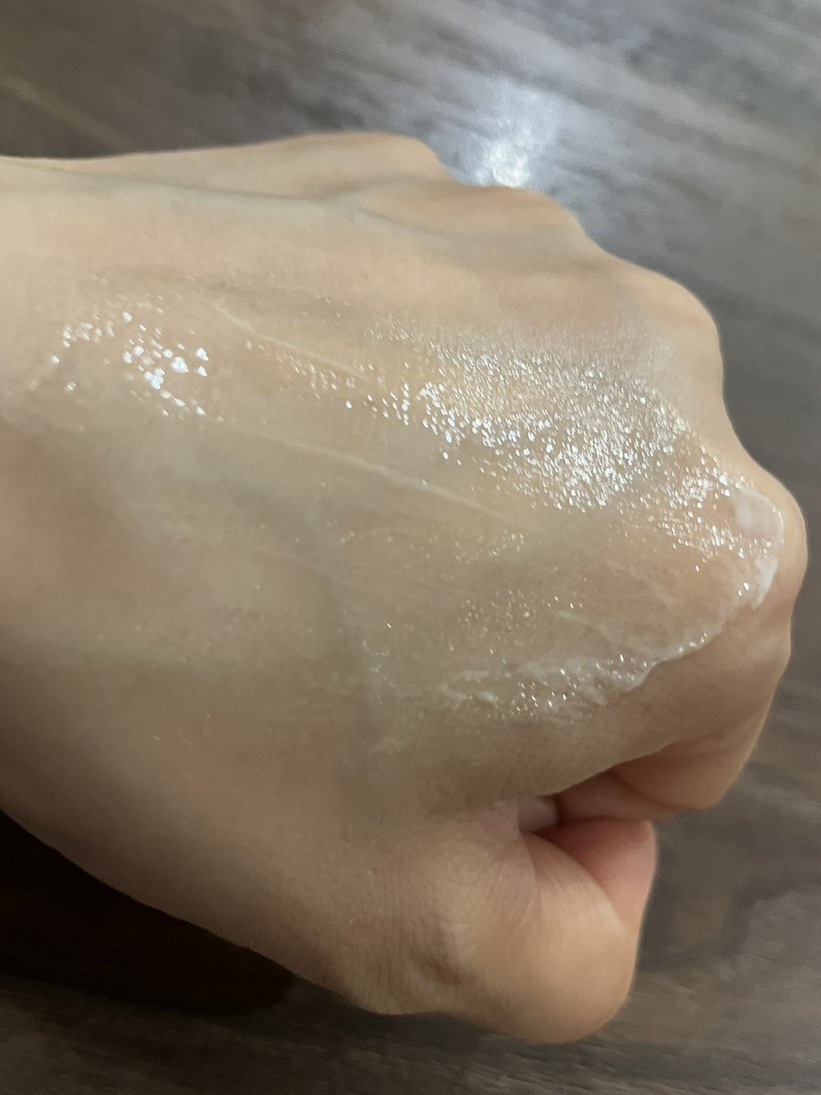 ciara0814's tweet photo. 2026年3月発売
とにかく伸びがよく
みずみずしい使い心地で
爽やかな香りに癒される😉
UVケアだけでなく
肌のケアがしっかりと出来るんです！　
日中も夜に負けないケアが出来る😉
#ランコム #pr #lancome #アプソリュ 
@lancomeofficial 
ランコムから商品提供をいただきました https://t.co/xNOovcTNC4