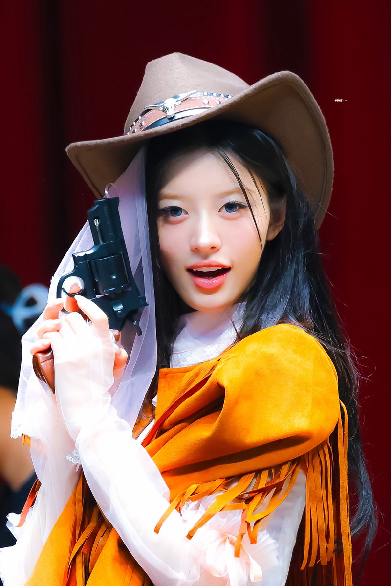 poriforyou's tweet photo. 260531 제이제이뮤즈 

🤠🔫

#민주 #MINJU #아일릿 #ILLIT https://t.co/Dux6eYXvsV