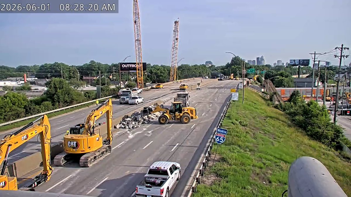 KYTC's tweet photo. Today marks the first day of the two-month I-65 closure between I 264 and downtown Louisville (Jefferson Street). 🚧

Traffic has been flowing this morning along the detour route on I-264, as crews start around the clock work on the I-65 bridges.

Visit https://t.co/ICNaPTmEHX. https://t.co/i5DGN2wqfM