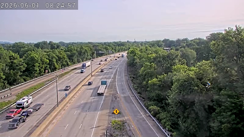 KYTC's tweet photo. Today marks the first day of the two-month I-65 closure between I 264 and downtown Louisville (Jefferson Street). 🚧

Traffic has been flowing this morning along the detour route on I-264, as crews start around the clock work on the I-65 bridges.

Visit https://t.co/ICNaPTmEHX. https://t.co/i5DGN2wqfM