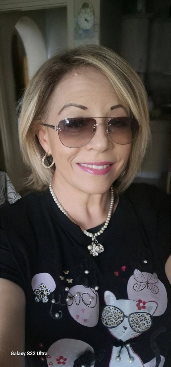 Gyngyip1's tweet photo. Ne a pénteket várd egész héten!
👉 Találd meg a hétfőben is azt az egy dolgot, amiért érdemes mosolyogni.
👉 Egy jó szó, egy finom kávé, egy sikeres feladat vagy egy kedves találkozás már szebbé teheti a napot.
Legyen szép, sikeres és vidám hétfőtök! https://t.co/aKiEbSyJIB
