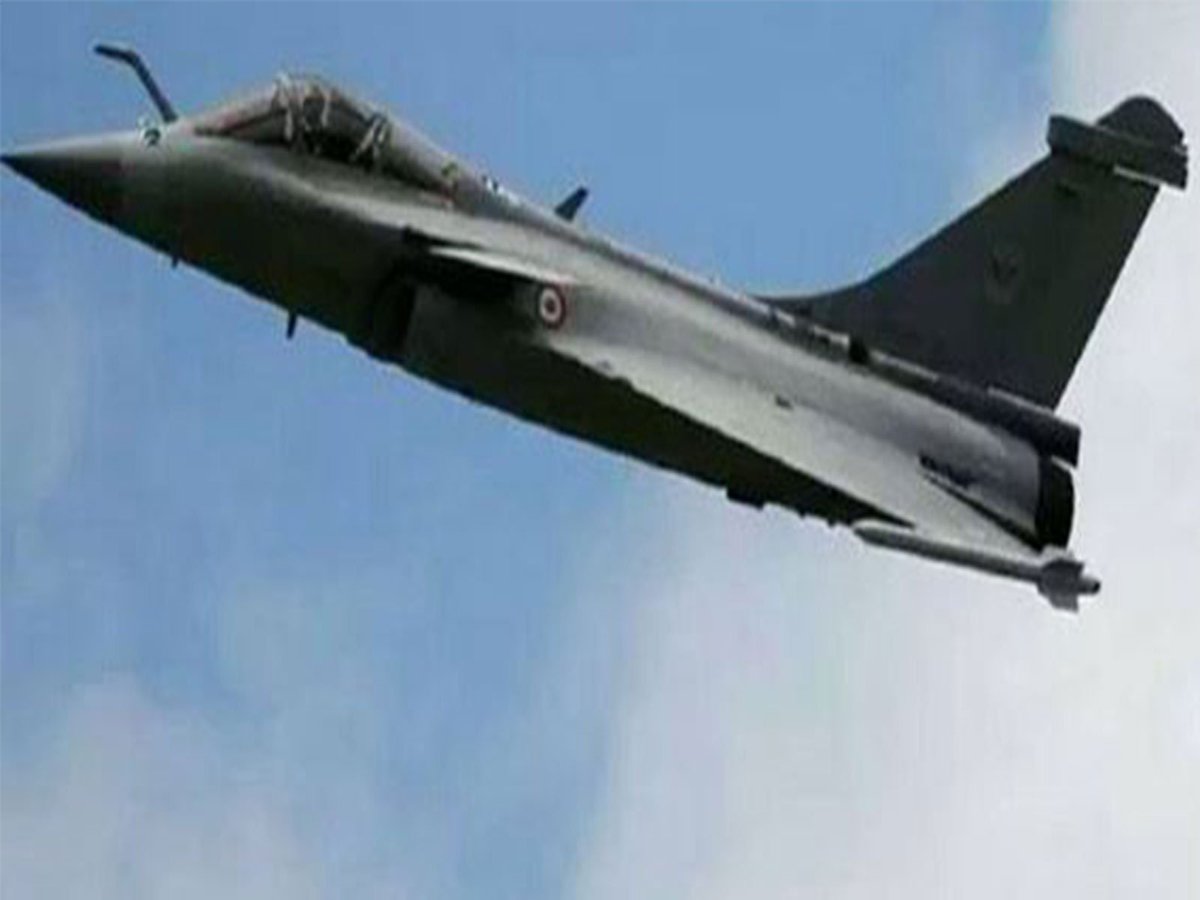 ani_digital's tweet photo. India issues Letter of Request to France for Rs 3.25 lakh crore 114 Rafale jet deal, 94 jets to be Made in India

Read @ANI Story | https://t.co/nyInl0OIlh  

#France #Rafale #India https://t.co/Ypd4crGgxv