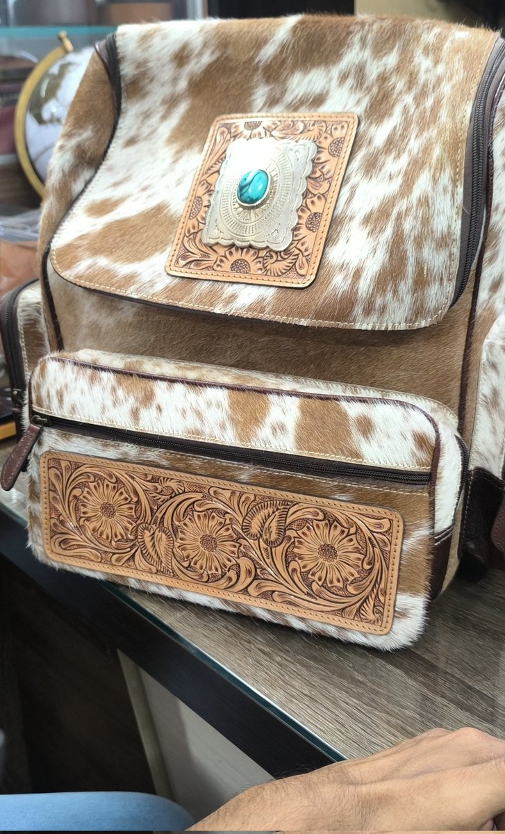 Saralsuman1's tweet photo. ब्याग कस्तो छ त ?
Hand crafted, Super Grain Leather. https://t.co/YVIIAT541i
