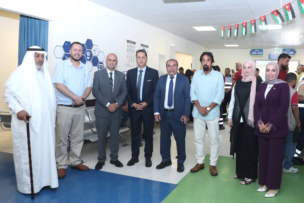 ASEZA2001's tweet photo. مندوباً عن محافظ العقبة أيمن العوايشة ، رعى مساعد المحافظ سلطان حسان انطلاق حملة التبرع بالدم
«قطراتك حياة... عطاؤك أمل» في مستشفى الشيخ محمد بن زايد الميداني بالعقبة، بمشاركة ممثلي المؤسسات الرسمية و الخاصة والأجهزة الأمنية وعدد والمواطنين. https://t.co/FB4RQbIzU2