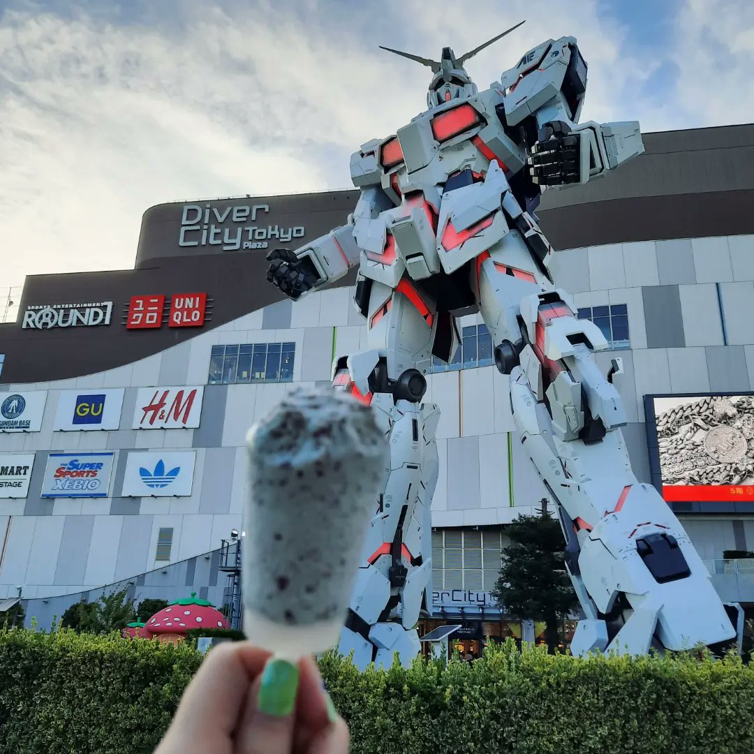 andromedas_void's tweet photo. Visited the Skytree, had mint choco ice cream with the Unicorn Gundam, and then finished the day watching the sunset as I walked from Odaiba Beach to the Daiba Battery  #japan https://t.co/EOKWuLrVbY