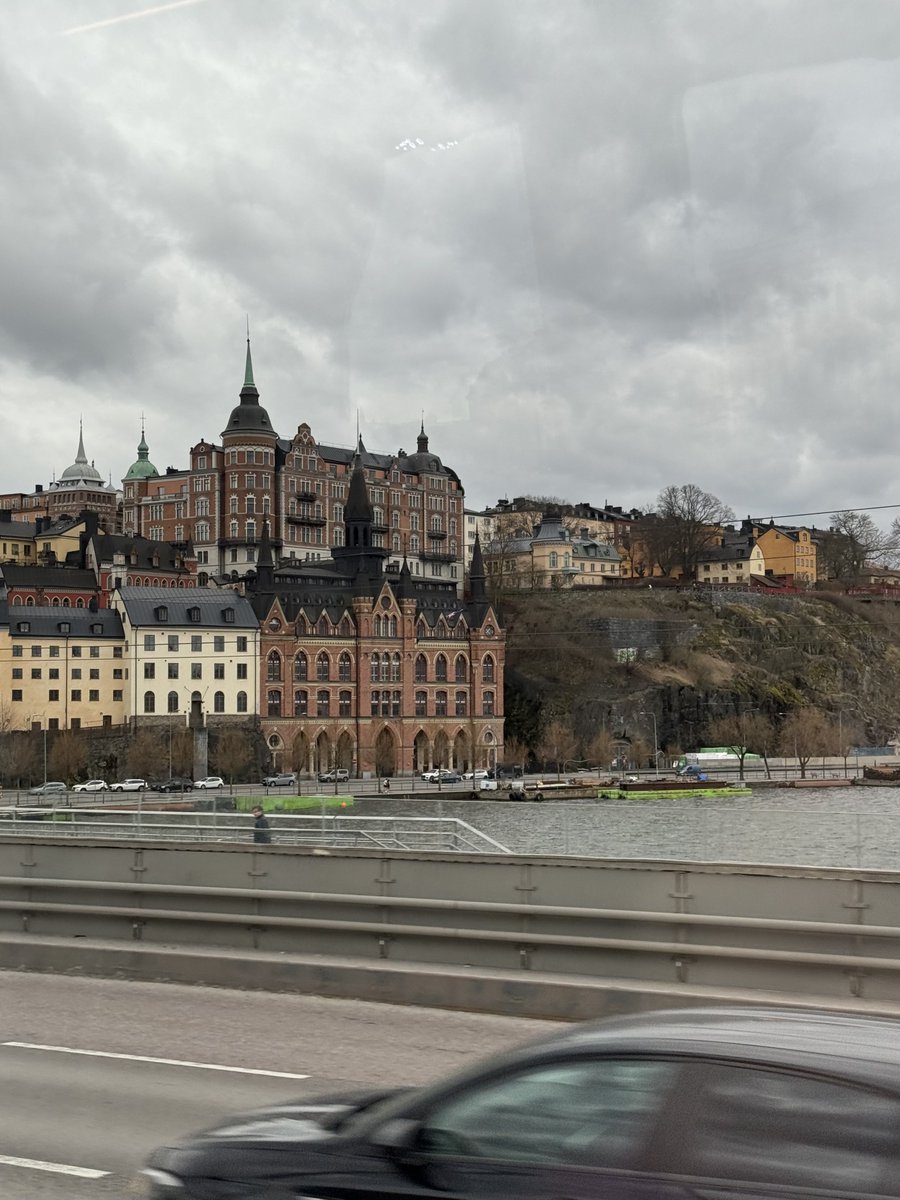 bijousugar's tweet photo. ให้ Stockholm, Sweden เป็นอีกเมืองตึกสวยมาก โดยเฉพาะตรงริมแม่น้ำ โทนสีให้ไวป์ที่อบอุ่นไปอีกแบบ https://t.co/pUg9bEF57p