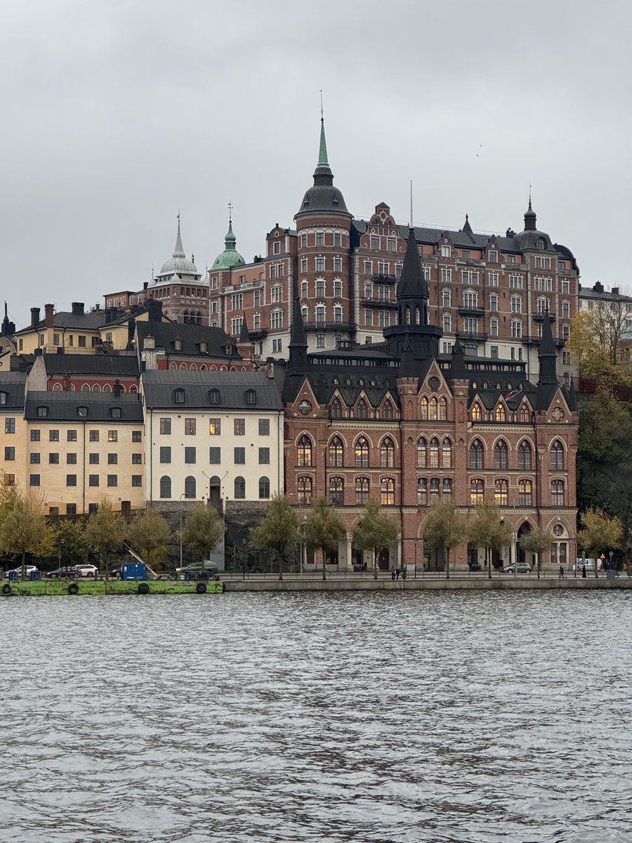 bijousugar's tweet photo. ให้ Stockholm, Sweden เป็นอีกเมืองตึกสวยมาก โดยเฉพาะตรงริมแม่น้ำ โทนสีให้ไวป์ที่อบอุ่นไปอีกแบบ https://t.co/pUg9bEF57p