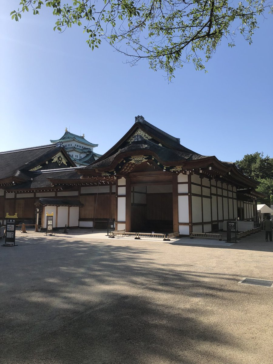 warringtimes's tweet photo. [Nagoya Castle Complex 📸]
☆ The splendid Honmaru Palace that was faithfully restored to its former appearance.

☆ Originally completed in 1615 (Keicho 20) as the residence of the Owari Tokugawa, it was lavishly decorated with wall paintings and decorative metal fittings from the finest artists in the country. Unfortunately it was destroyed by the World War II Air raids in 1945 (Showa 20). Thankfully the city pulled together the finest craftsmans they could find and rebuilt and restored it in 2018 (Heisei 30).

☆ Visitors will be left breathless by the magnificent world that unfolds before them. The Entrance Hall, decorated with tigers and leopards and the Jorakuden was particularly impressive. The lavish use of gold leaf makes the walls sparkle and reflects the light, making every look breathtaking ✨

📍Honmaru, Naka ward, Nagoya, Aichi

#本丸御殿 #名古屋市観光