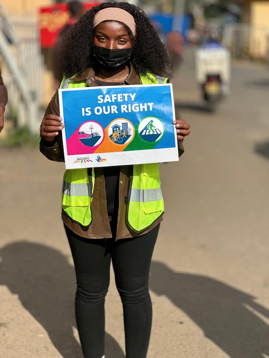 smartdriversKE's tweet photo. As we wind down the alliance safety week,  community members called on the government to make safety a priority at the westlands round about.  #makeitsafe #commitToAct https://t.co/QyOUDzlLR3