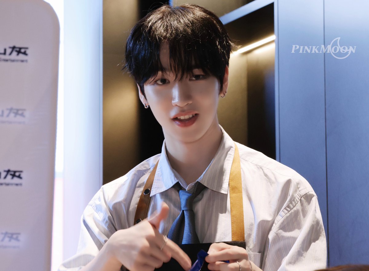 moonlight0y's tweet photo. 5/31 상하이 카페이벤트

#엔싸인 #nSSign #한준 #HANJUN https://t.co/E41PJiXXpW